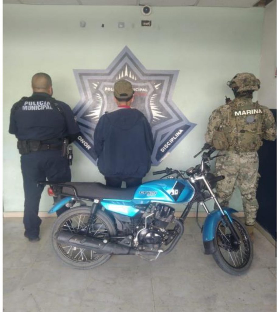 EN OPERATIVO COORDINADO SSPM Y MARINA DETIENEN A SUJETO CON MOTOCICLETA ROBADA Y ENCUENTRAN DOSIS DE DROGAS