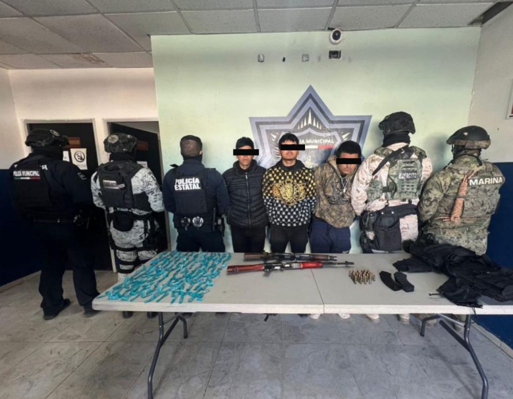 DETIENEN A TRES HOMBRES CON ARMAS Y DROGAS EN EL CAMPO 30 DE CAJEME
