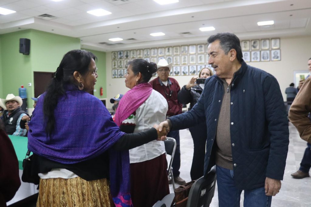 REFRENDA PRESIDENTE JAVIER LAMARQUE LAZOS CON NUEVAS AUTORIDADES DE LA TRIBU YAQUI