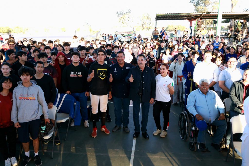 ENTREGA JAVIER LAMARQUE UNIFORMES A MÁS DE 800 ATLETAS DE CAJEME PARA LOS JUEGOS NACIONALES CONADE 2025
