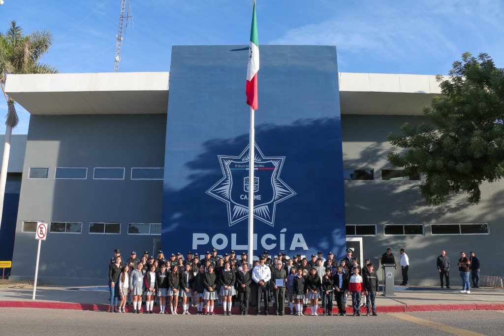 ESTUDIANTES DE LA SECUNDARIA TÉCNICA #56 SON RECONOCIDOS EN CEREMONIA CÍVICA DE LA SSPM EN CAJEME