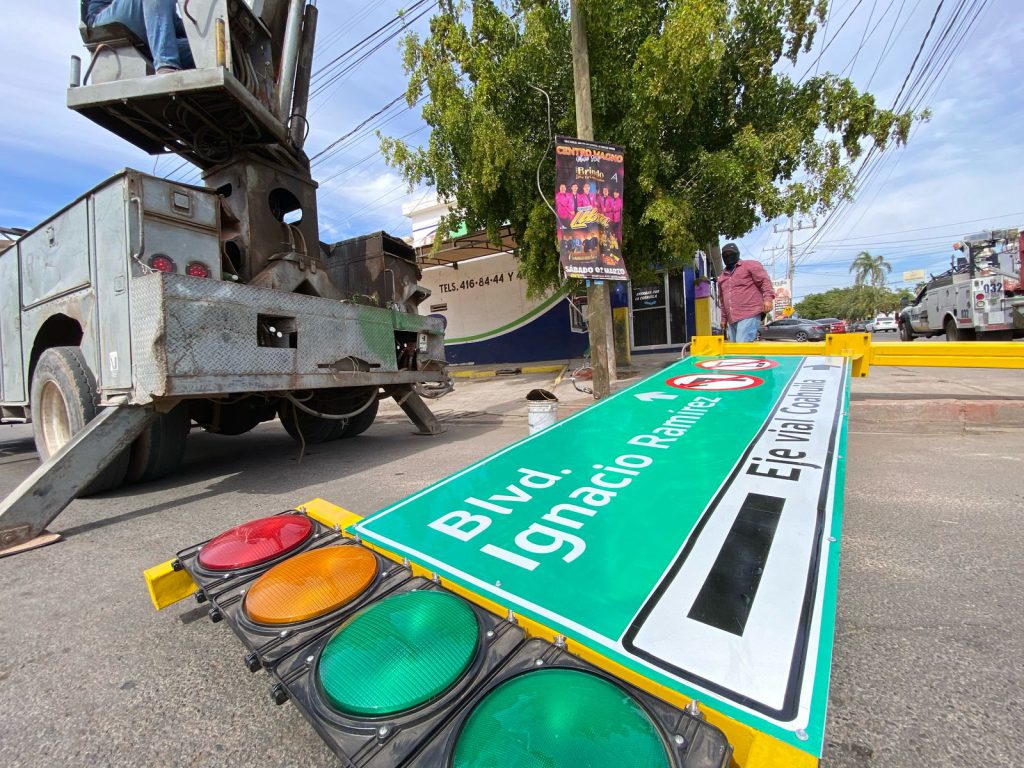 INSTALAN EN CAJEME SEMÁFORO EN CRUCE DE BULEVAR RAMÍREZ Y COAHUILA PARA UNA MAYOR SEGURIDAD VIAL