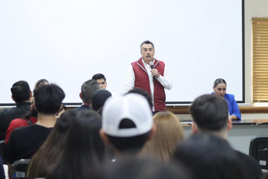DA LA BIENVENIDA JAVIER LAMARQUE A NUEVOS INTEGRANTES DE JÓVENES CONSTRUYENDO EL FUTURO EN CAJEME