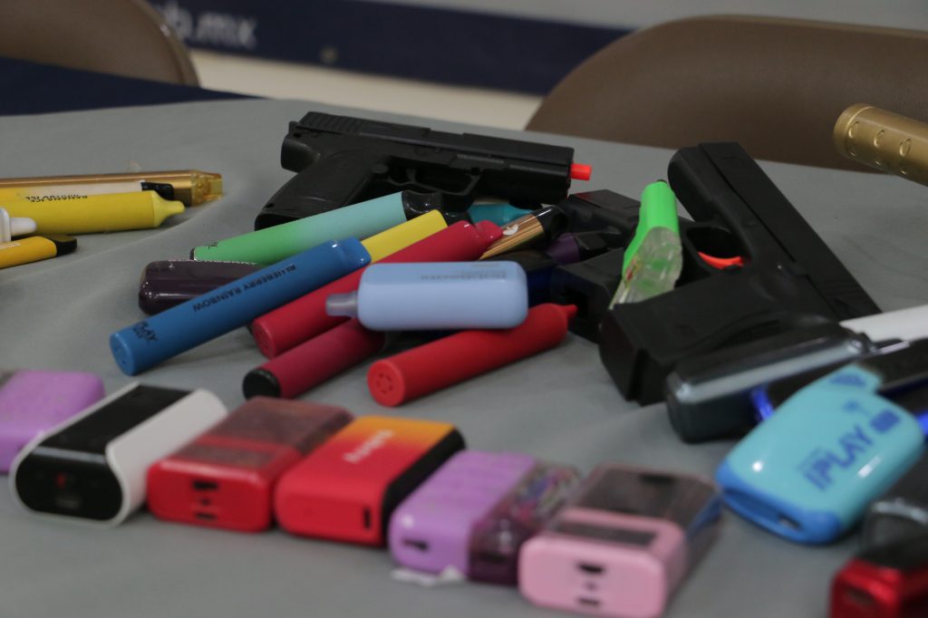 SSPM LLEVA A CABO RECOLECCIÓN DE VAPEADORES Y RÉPLICAS DE ARMAS EN PLANTELES EDUCATIVOS DE CAJEME