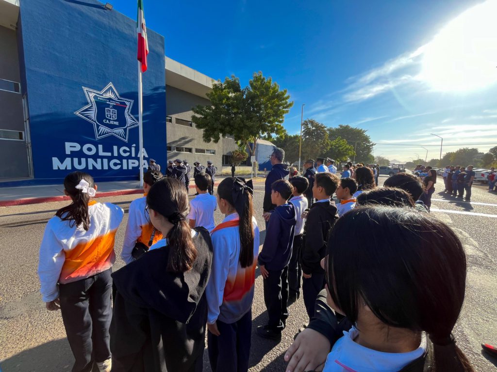 PARTICIPAN ESTUDIANTES DE SECUNDARIA GENERAL 5 EN CEREMONIA CÍVICA DE SSPM DE CAJEME